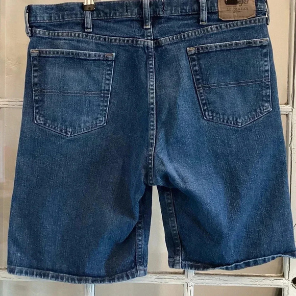 Men’s Wrangler Denim Shorts Size 36 Style ZM2SONF - Picture 2 of 3